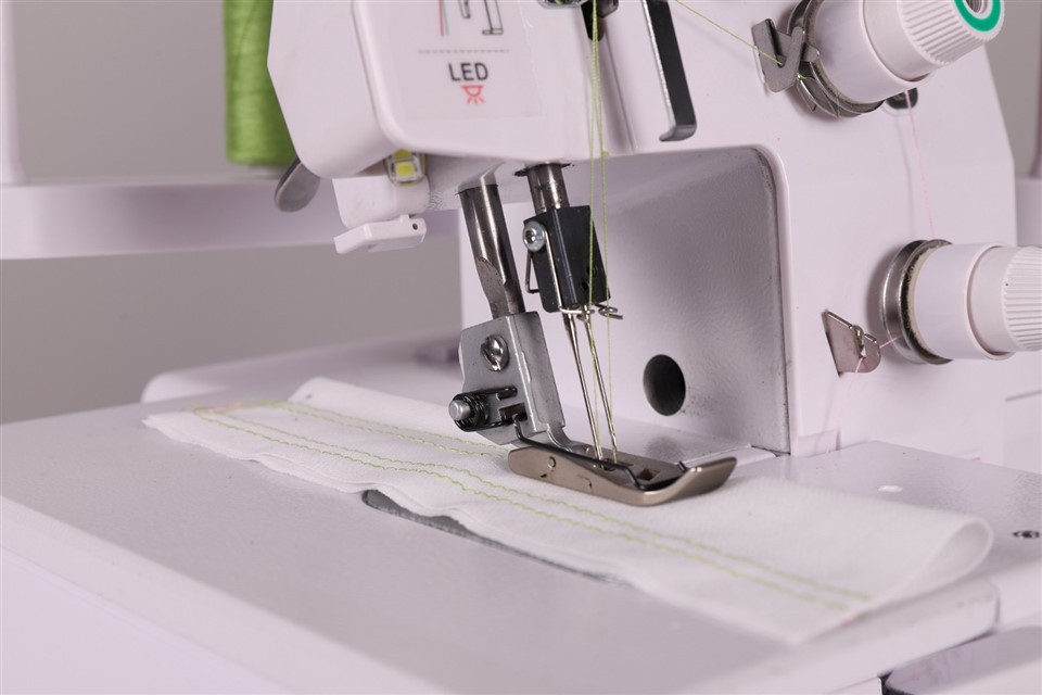 2 Needle 3 Thread Overlock Sewing Machine high quality